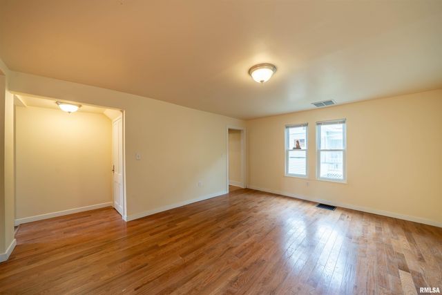 811 EDWARD Street, Henry, IL 61537