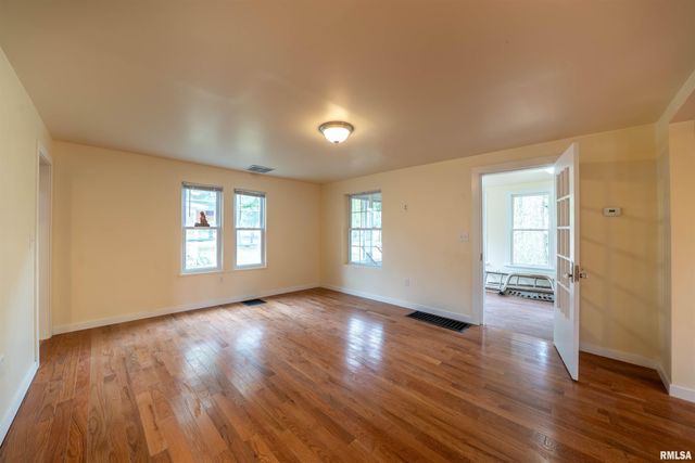 811 EDWARD Street, Henry, IL 61537