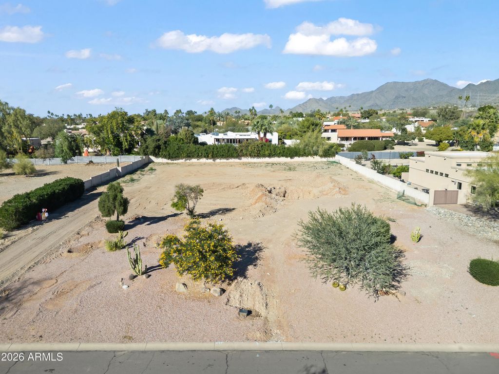 Image 1 of property listing at 10510 E WETHERSFIELD Road 13, Scottsdale, AZ 85259