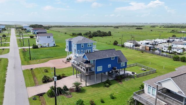 18115 Shaman Drive, Galveston, TX 77554