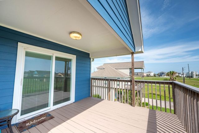 18115 Shaman Drive, Galveston, TX 77554