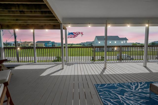 18115 Shaman Drive, Galveston, TX 77554