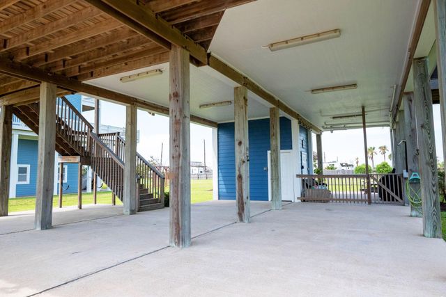 18115 Shaman Drive, Galveston, TX 77554