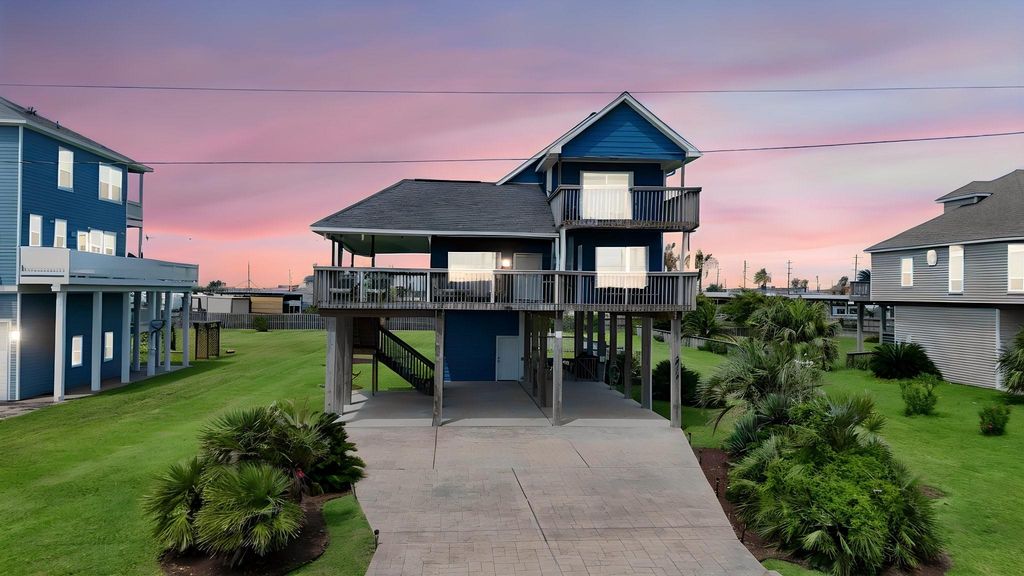 18115 Shaman Drive, Galveston, TX 77554