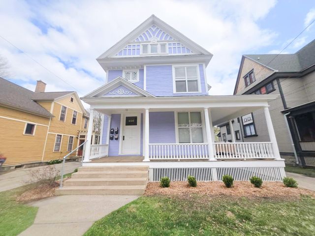 226 College Avenue NE, Grand Rapids, MI 49503