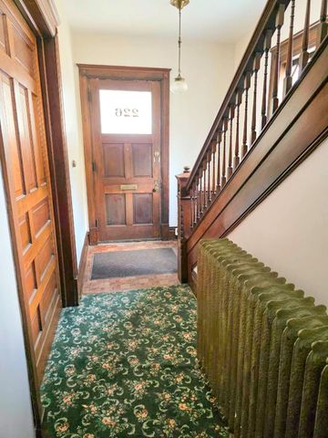 226 College Avenue NE, Grand Rapids, MI 49503