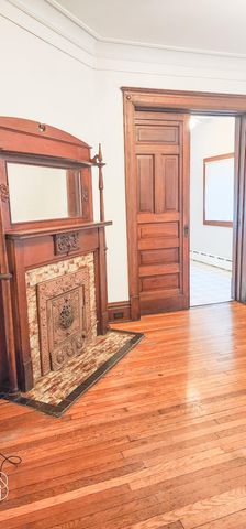 226 College Avenue NE, Grand Rapids, MI 49503