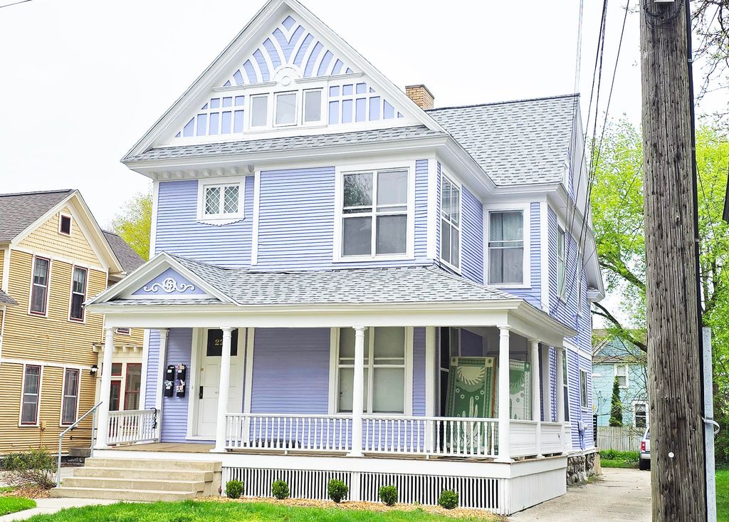 226 College Avenue NE, Grand Rapids, MI 49503