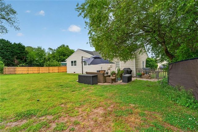 108 Schooner DR, Newport News, VA 23602