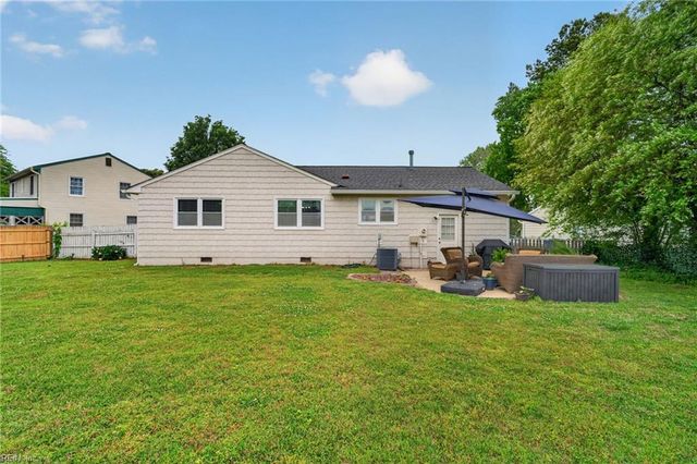 108 Schooner DR, Newport News, VA 23602
