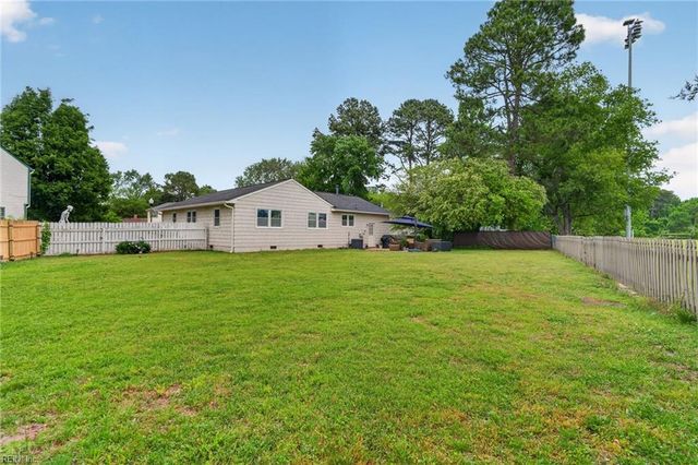 108 Schooner DR, Newport News, VA 23602