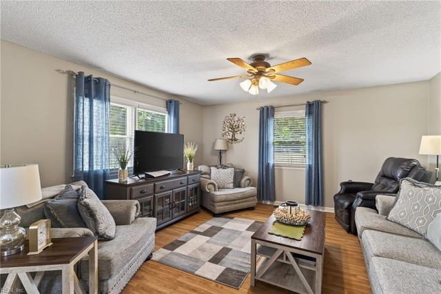 108 Schooner DR, Newport News, VA 23602