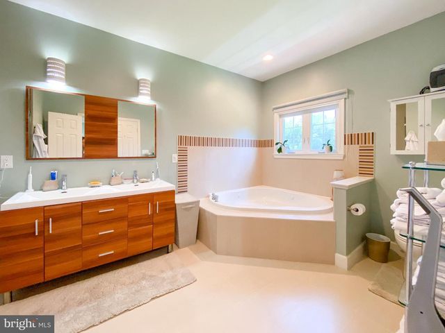 1947 FAY PL, Falls Church, VA 22043
