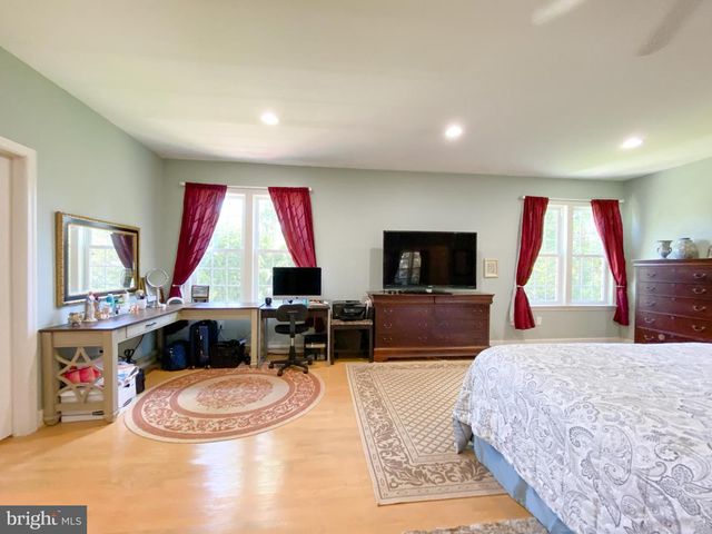1947 FAY PL, Falls Church, VA 22043