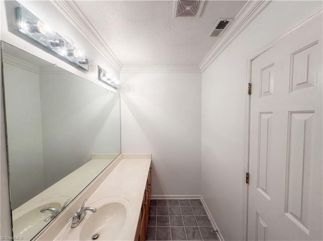 115 Single Leaf Court, Winston-salem, NC 27105