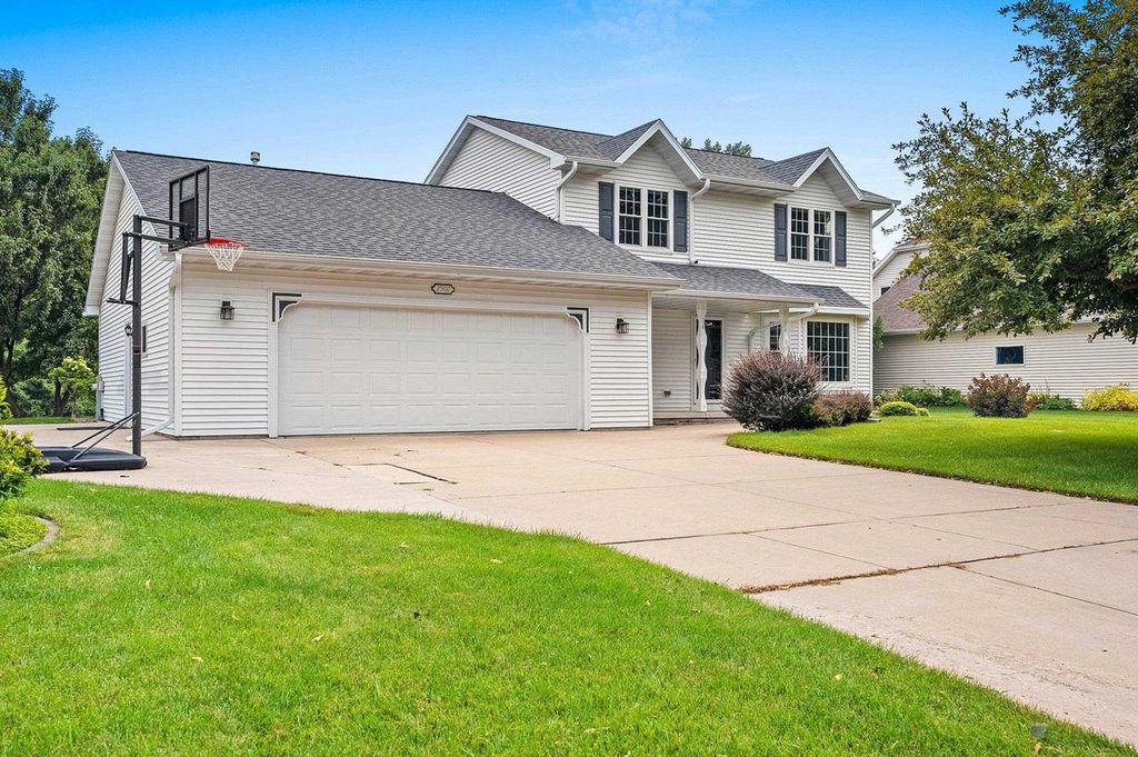 2907 BAYLITE DRIVE, Green Bay, WI 54313