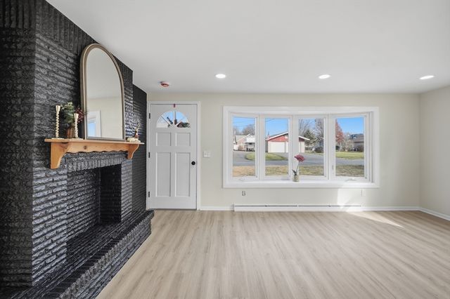 91 Norman St, Chicopee, MA 01013