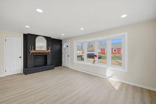 91 Norman St, Chicopee, MA 01013