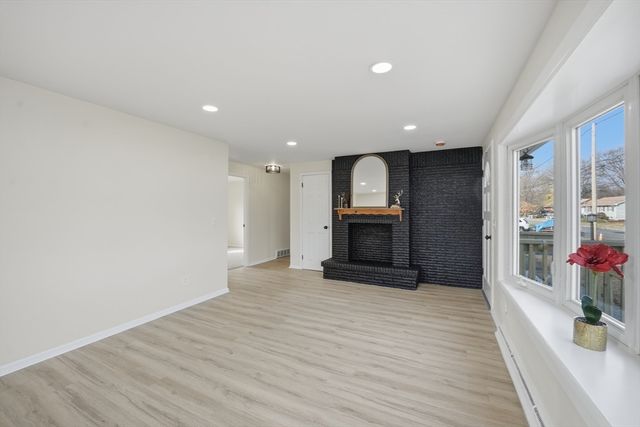 91 Norman St, Chicopee, MA 01013