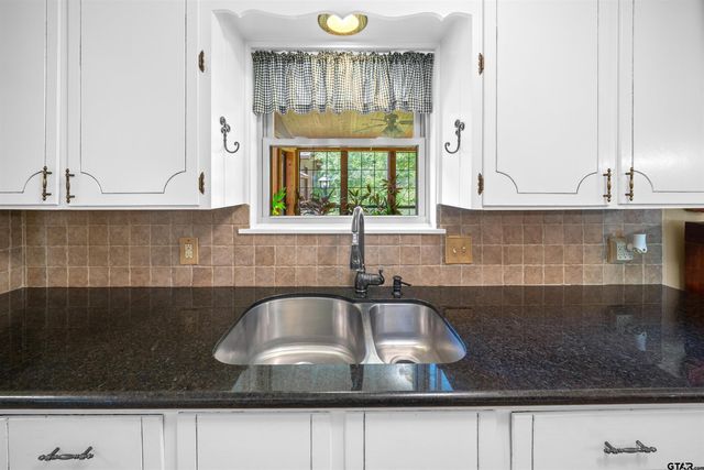 527 Pam, Tyler, TX 75703