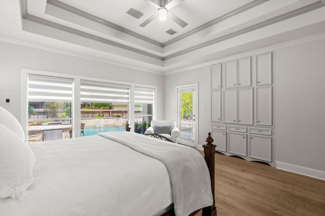 106 Fairbranch Circle, The Woodlands, TX 77382