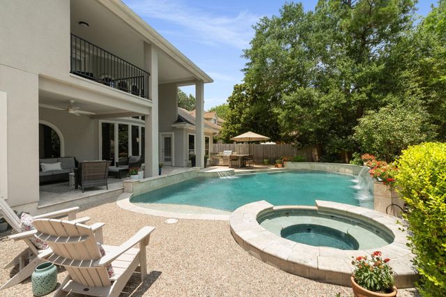 106 Fairbranch Circle, The Woodlands, TX 77382