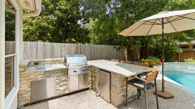 106 Fairbranch Circle, The Woodlands, TX 77382