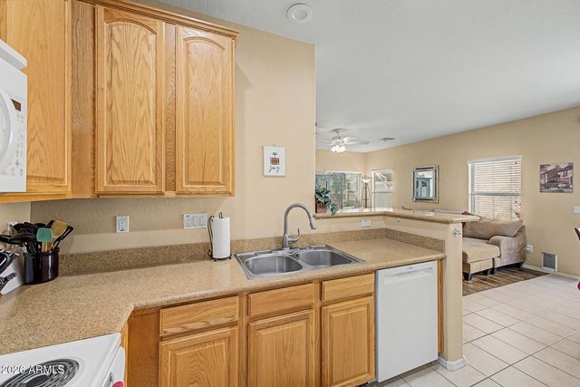 1385 S JOSHUA TREE Lane, Gilbert, AZ 85296