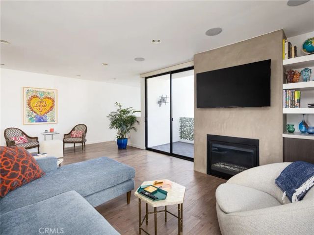 121 E Walnut Avenue, El Segundo, CA 90245