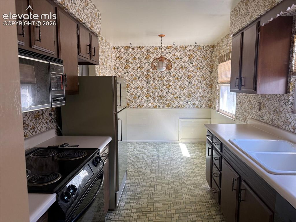 1928 Sussex Lane, Colorado Springs, CO 80909 — photo 3