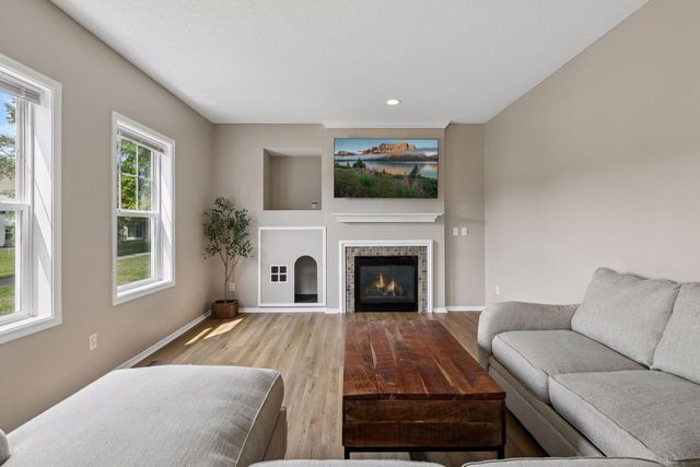 15105 Dupont Path, Apple Valley, MN 55124