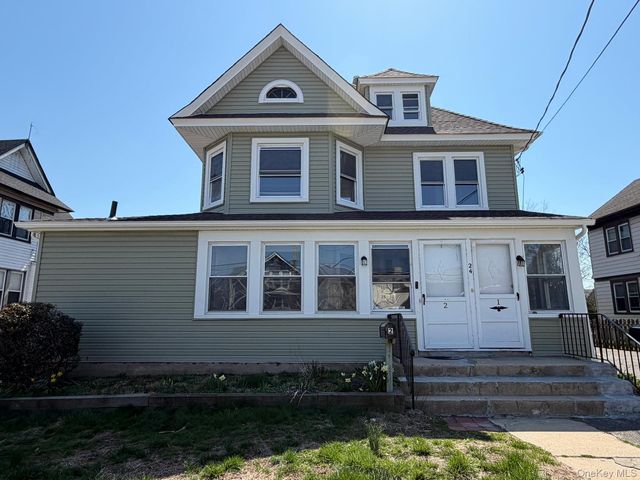 24 Doxsey Place 3, Lynbrook, NY 11563