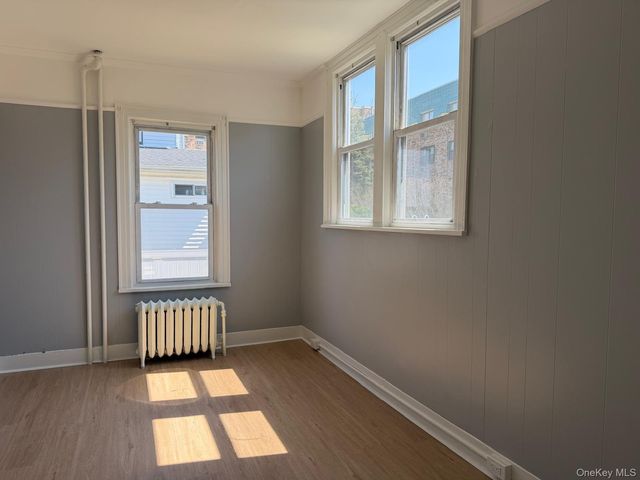 24 Doxsey Place 3, Lynbrook, NY 11563