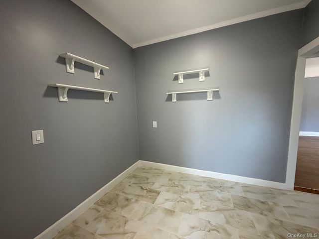 24 Doxsey Place 3, Lynbrook, NY 11563