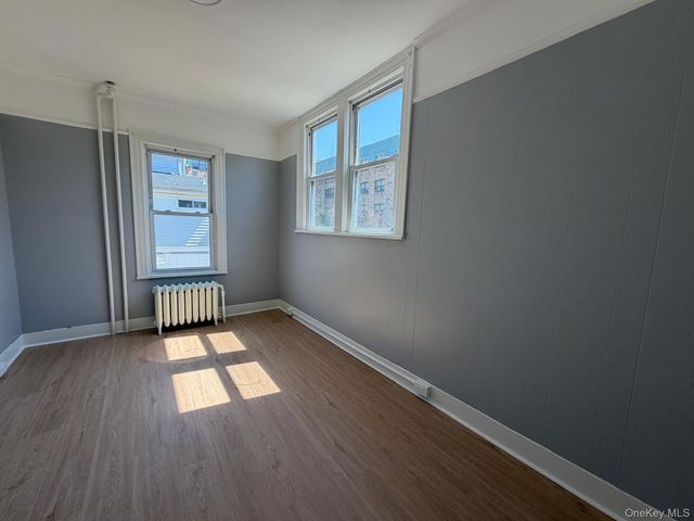 24 Doxsey Place 3, Lynbrook, NY 11563