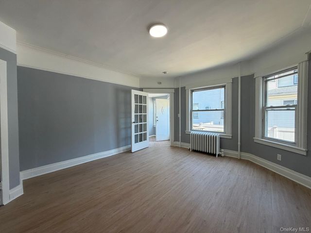 24 Doxsey Place 3, Lynbrook, NY 11563