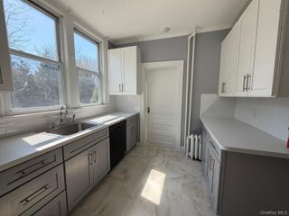 24 Doxsey Place 3, Lynbrook, NY 11563