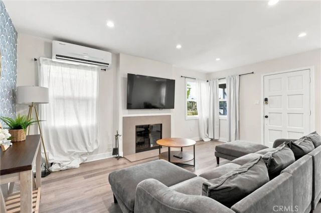 5829 E 2nd, Long Beach, CA 90803