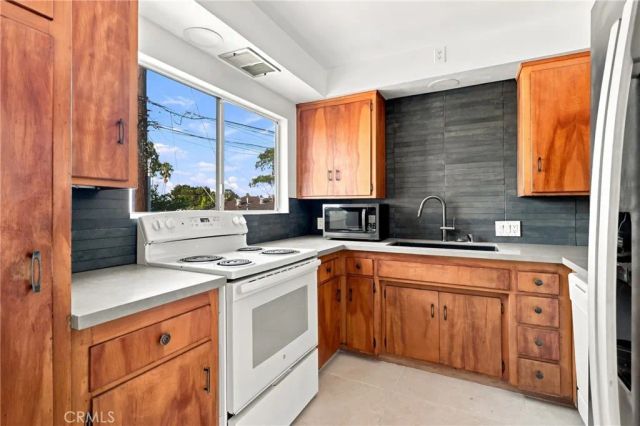 5829 E 2nd, Long Beach, CA 90803