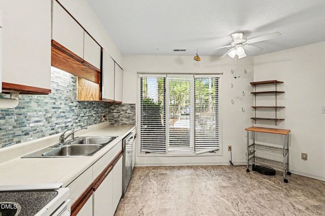 104 Old Stable Court, Chapel Hill, NC 27514