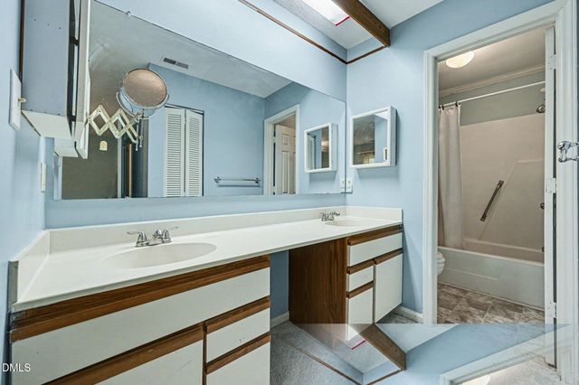 104 Old Stable Court, Chapel Hill, NC 27514
