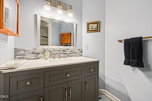 104 Old Stable Court, Chapel Hill, NC 27514