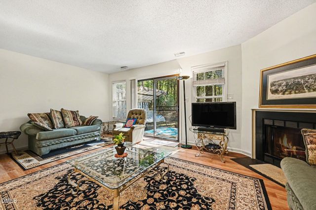 104 Old Stable Court, Chapel Hill, NC 27514