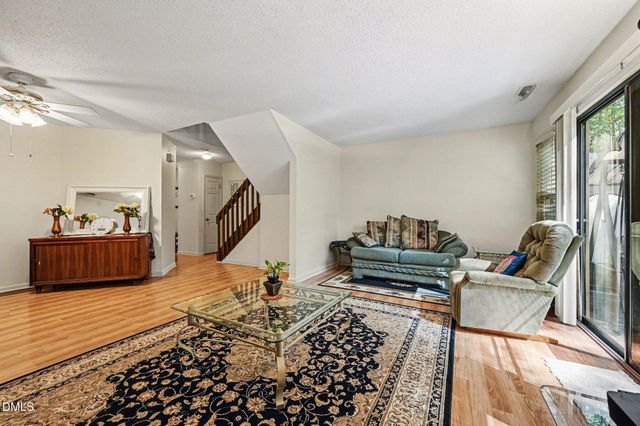 104 Old Stable Court, Chapel Hill, NC 27514