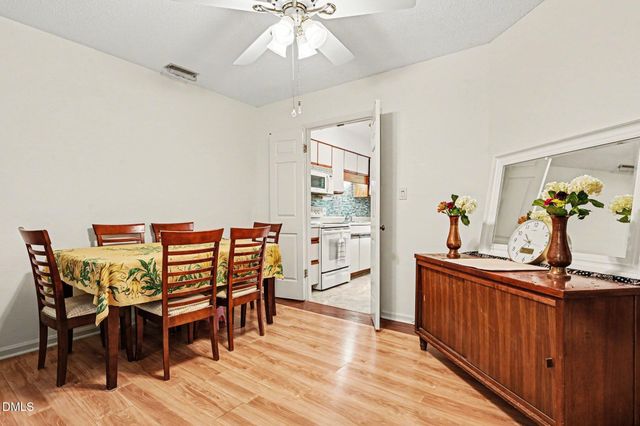 104 Old Stable Court, Chapel Hill, NC 27514