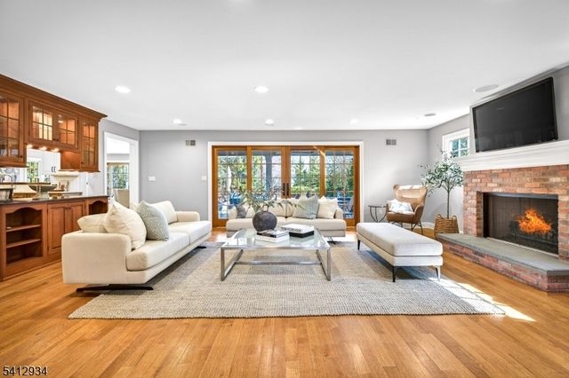 1020 Minisink Way, Westfield Town, NJ 07090