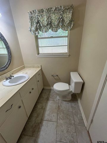 6235 Springbrook Dr, Tyler, TX 75707
