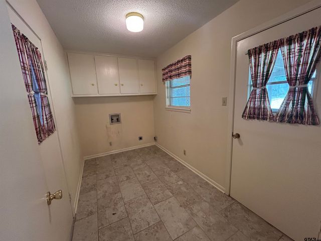6235 Springbrook Dr, Tyler, TX 75707