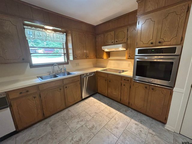 6235 Springbrook Dr, Tyler, TX 75707