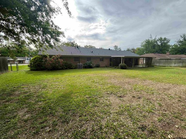 6235 Springbrook Dr, Tyler, TX 75707